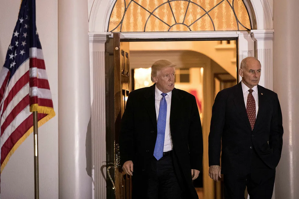 Påtroppende USA-president Donald Trump (t.v.) og general John Kelly. Foto: Drew Angerer/Getty Images/AFP
