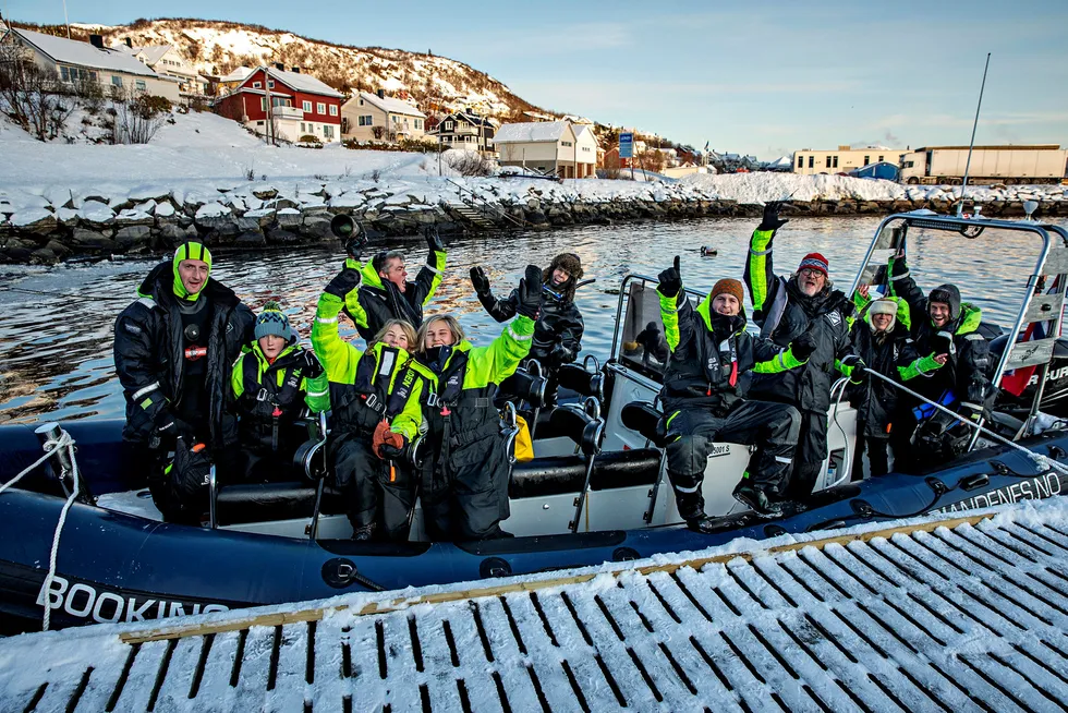 2019 ble et sterkt år for norsk reiseliv med betydelig sterkere vekst enn i resten av Europa. Her kommer overlykkelige turister i land etter hvalsafari med Sea Safari i Andenes.