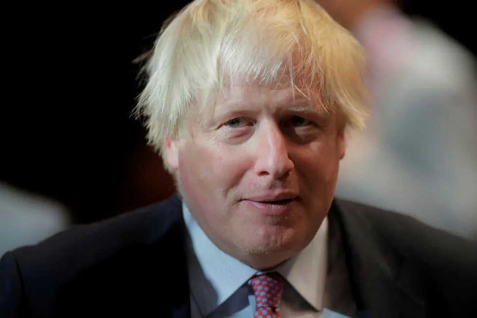 Utenriksminister Boris Johnson slår fast at Storbritannia skal ha et dypt forsvarssamarbeid med EU også etter brexit. Foto: REUTERS/Ints Kalnins/NTB Scanpix