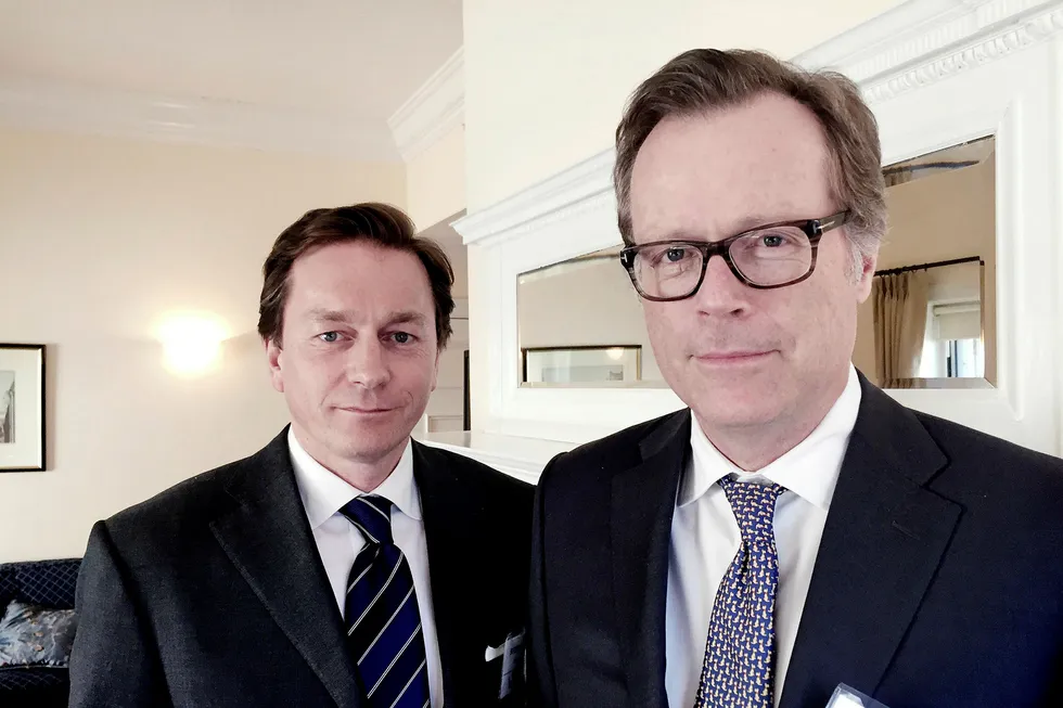 DHT får fullmakt til å hente inn syv milliarder kroner i ny kapital. Her er selskapets sjefer Svein Moxnes Harfjeld (venstre) og Trygve Munthe. Foto: Joe Brady