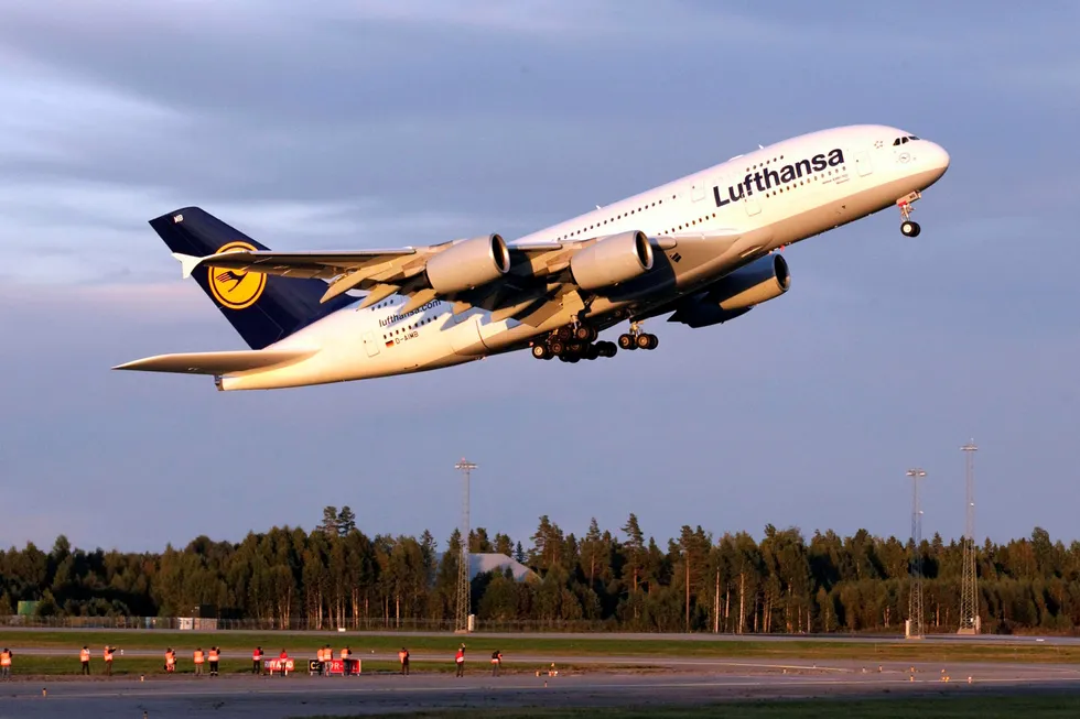 En Airbus A380 fra selskapet Lufthansa ved Oslo Lufthavn Gardermoen i 2010. Foto: Morten Holm / NTB scanpix