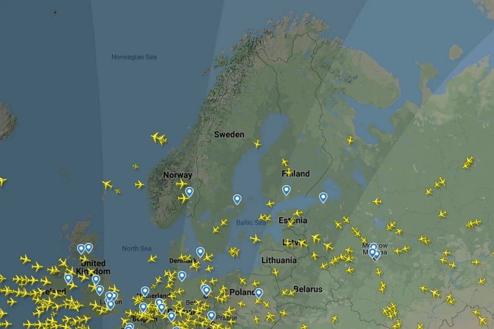 Det var full stans i flytrafikken fredag morgen. Like før halv seks ble problemene løst, men det kan fortsatt forekomme forsinkelser. Slik så det ut over Norge klokken 06:40 fredag morgen.