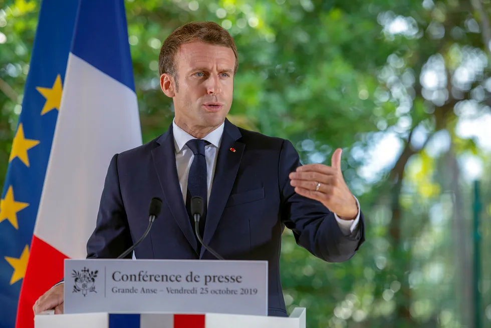 Frankrikes president Emmanuel Macron har vært skeptisk til å gi britene tre måneder til før de forlater EU. Arkivfoto: Fabrice Wislez / AP / NTB scanpix