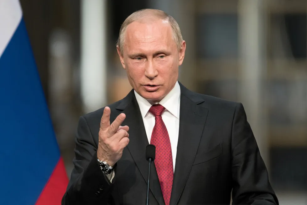 President Vladimir Putin has approved Russia's right unilaterally to declare fishing quotas in some international waters.