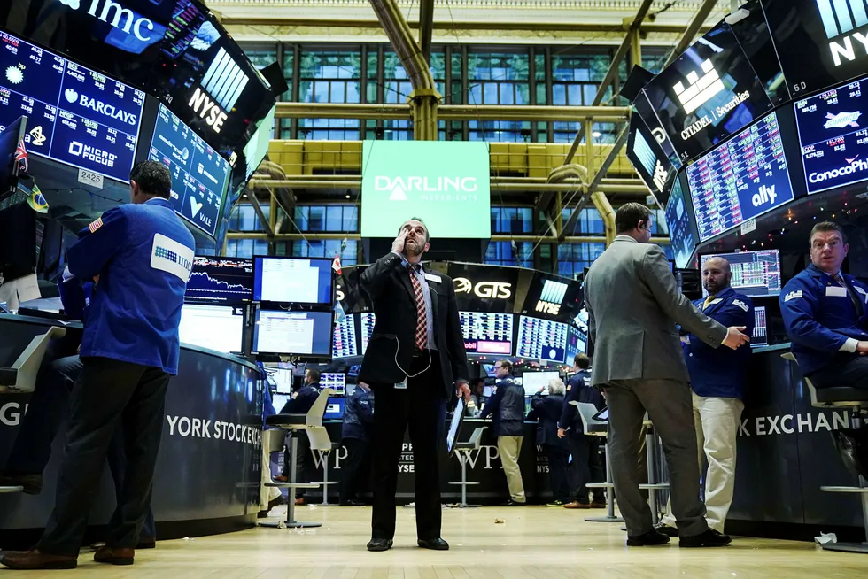 Meglere på gulvet i New York-børsen, som nå har søkt om godkjennelse av fem bitcoin-fond som skal gi inntil dobbelt avkastning eller tap. Foto: Drew Angerer/AFP/NTB Scanpix
