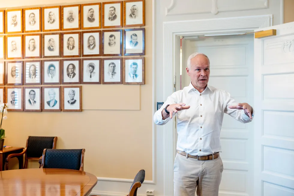 Finansminister Jan Tore Sanner (H) instruerte ifølge VG embetsverket om å vente to dager med å sende dokumenter DN hadde bedt om innsyn i, fordi det ikke skulle forstyrre Høyres valgkampinnspurt.