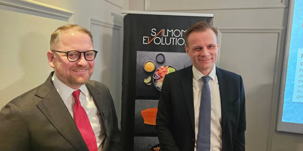 Finansdirektør Trond Vadset Veibust (t.v.) og administrerende direktør Trond Håkon Schaug-Pettersen i Salmon Evolution