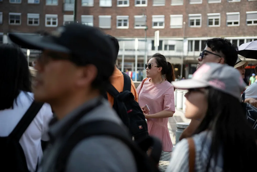 Utbruddet av Wuhan-viruset gjør at kinesiske turister ikke vil reise hjem. Flere virusfaste kinesere har kontaktet Utenriksdepartementet for å utsette reisen. Her fra Rådhusplassen i Oslo.