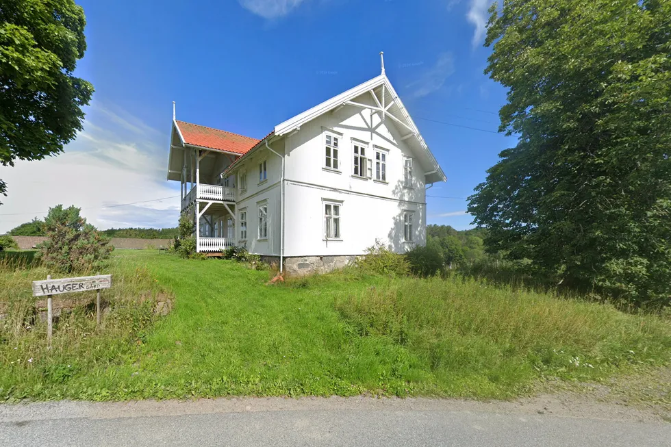 Petter Olsen har nå solgt Hauger gård i Vestby kommune.