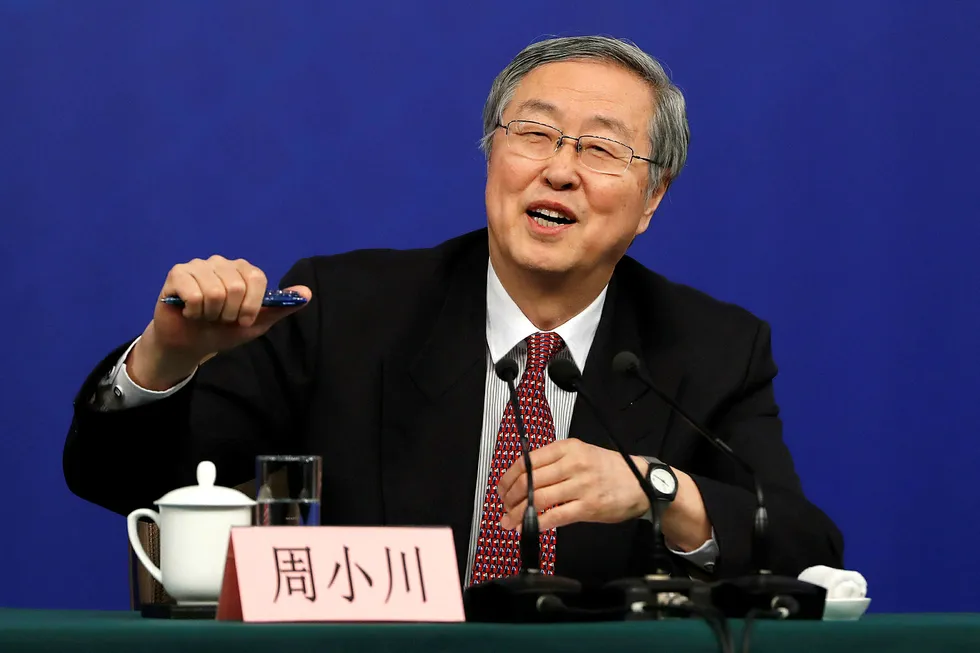 Sentralbanksjef Zhou Xiaochuan varslet fredag at Kina kan bli mer «rause» i møte med omverdenen. Foto: Aijaz Rahi/ AP/ NTB scanpix