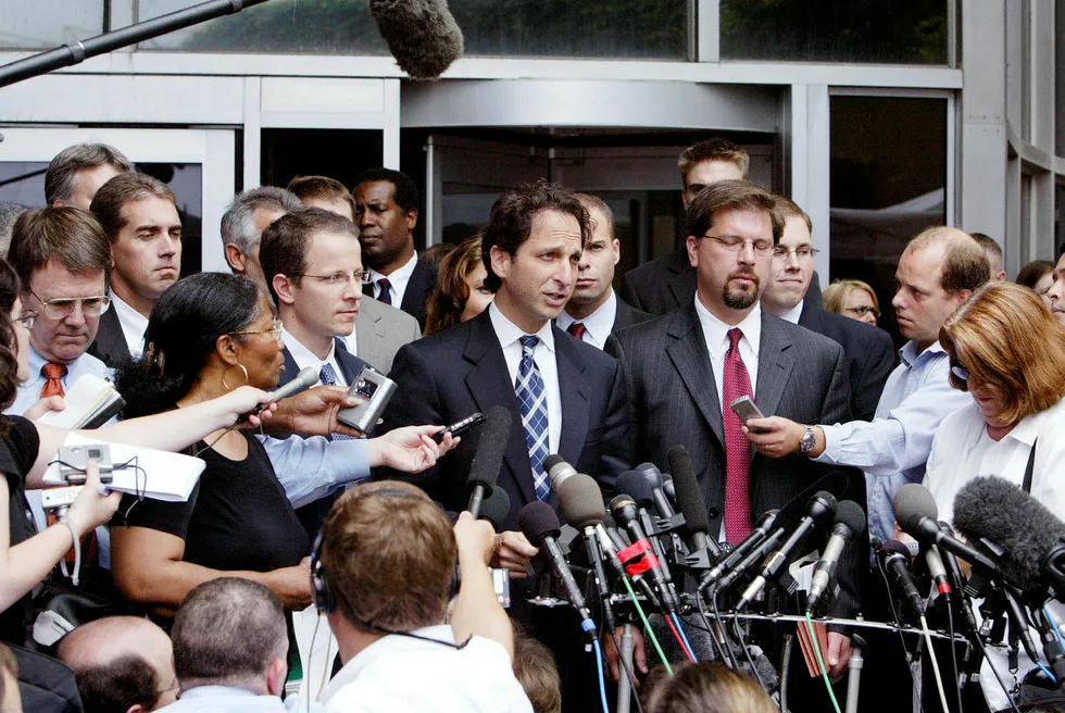 Andrew Weissmann i 2004, da han ledet etterforskningen etter konkursen i Enron. Nitid papirarbeid og flipping av vitner gjorde at han fikk rundt 30 domfellelser.