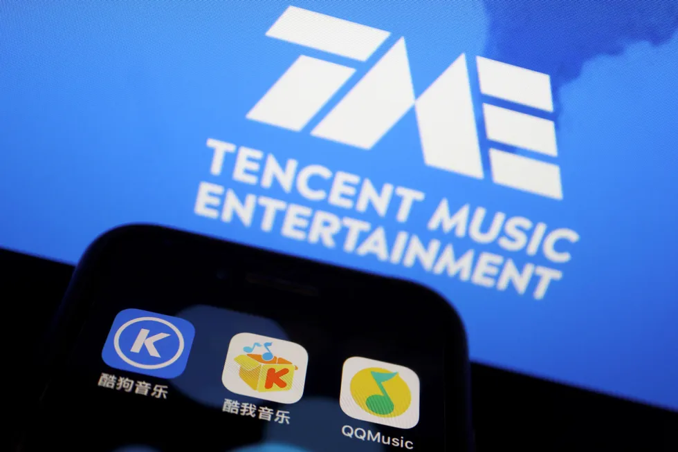 Det kinesiske medieselskapet Tencent Music Entertainment Group opplevde at børsverdien falt med over en tredjedel i forrige uke etter aksjene tilhørende et hedgefond ble tvangssalgt. Det ventes ny uro ved børsene.
