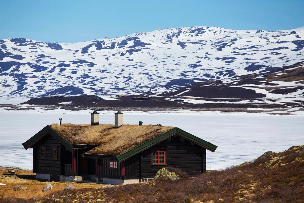 Små kommuner hindrer neppe formuende nordmenn fra å dra på hytta. Foto: Colourbox