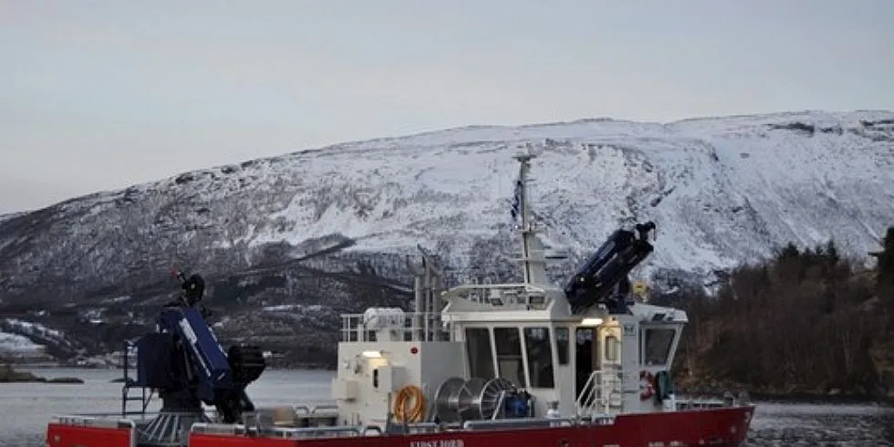 Forleden ble servicekatamaran "Eidsfjord" ble levert til Eidsfjord Sjøfarm AS. Fartøyet er 14,99 meter lang og hele 9,2 meter bred. Foto: Grovfjord Mek. Verksted