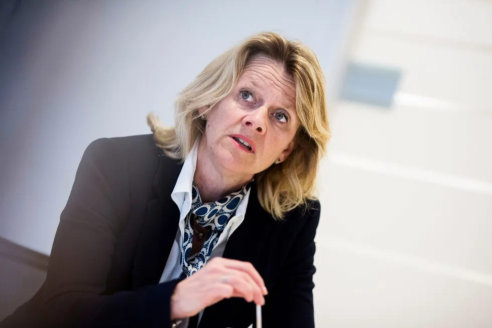 BI-professor Hilde Bjørnland mener regjeringen mangler en plan for kutt i oljepengebruken.