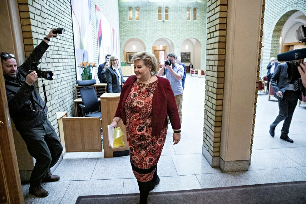 Statsminister Erna Solberg tar «æren» for regjeringens fikse idé om hvordan det kan brukes mer oljepenger utenom handlingsregelen.