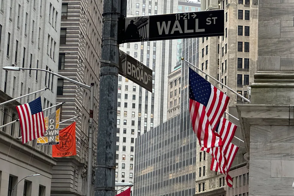 Det er god stemning her på Wall Street ved børsåpning mandag.