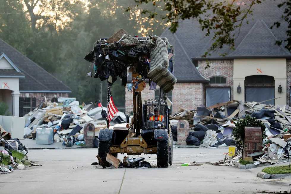 Tre monsterorkaner rammet USA på sensommeren. Forsikringsskadene nærmer seg 93 milliarder dollar. Kun rekordåret 2005, da «Katrina» rammet har vært dyrere for forsikringsindustrien enn i år. Foto: David Goldman/AP/NTB Scanpix