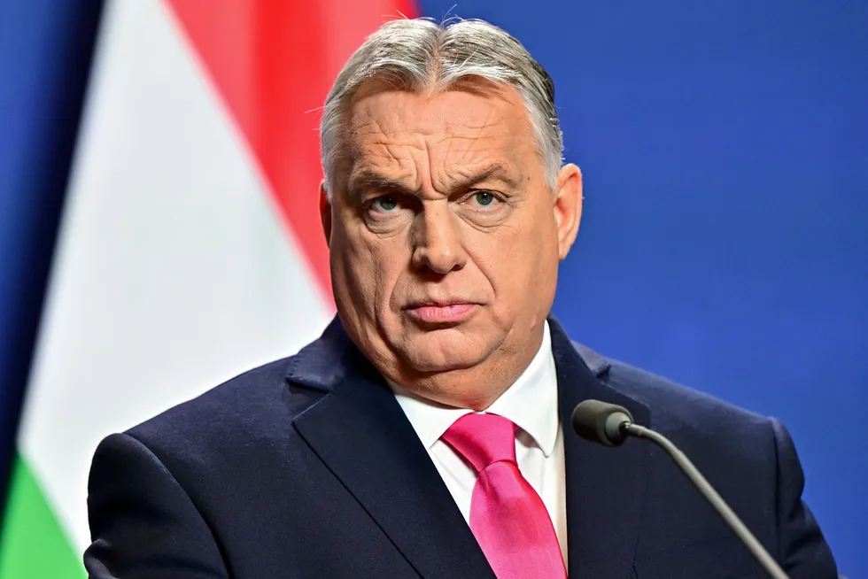 Europas ledere har i årevis latt seg presse av Ungarns statsminister Viktor Orban. Det er nok nå.