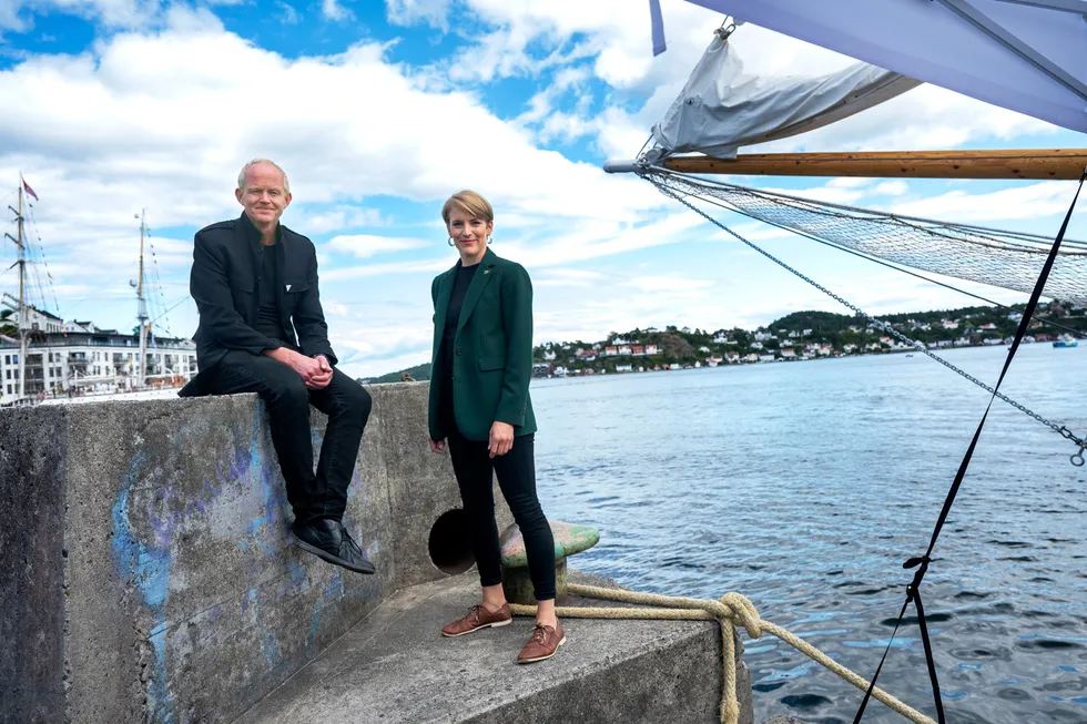 SV-toppene Kari Elisabeth Kaski og Lars Haltbrekken ber regjeringen sette i gang med avgjørende miljøundersøkelser for havvind umiddelbart.