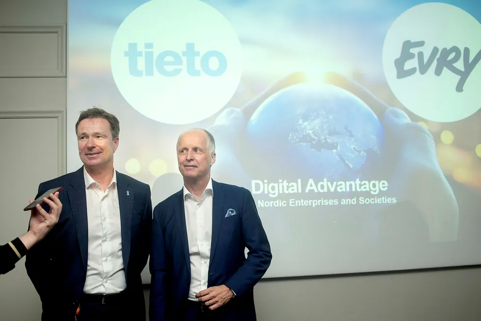 I juni presenterte Evry-sjef Per Hove (til venstre) og Tieto-sjef Kimmo Alkio fusjonsavtalen de to selskapene er blitt enig om.