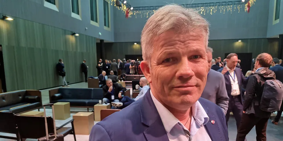 Det har tidligere vært diskutert hvorvidt andre miljøindikatorer skal inn i Trafikklyssystemet. Fiskeri- og havminister Bjørnar Skjæran (Ap) opplyser om at det per nå er det kun indikatoren for lakselus som er ansett som egnet for å inngå i trafikklyssystemet.