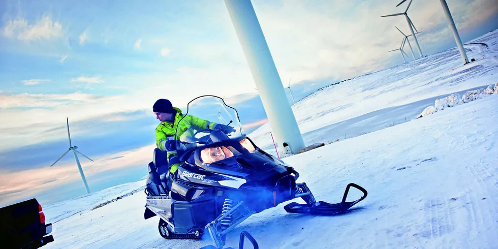 An employee at the existing Havøygavlen wind farm on his snowmobile.