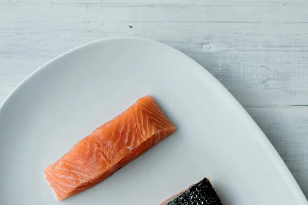 Salmon prices rose slightly in week 42.
