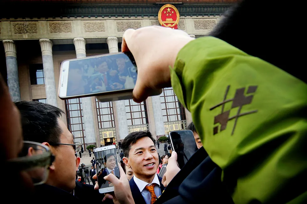 På syv år har Lei Jun bygd opp et av verdens største privateide selskaper. Xiaomi fordoblet salget av smarttelefoner i tredje kvartal. Lei har partiboken i orden og deltok på årets Folkekongress i Beijing tidligere i år. Foto: Andy Wong/AP/NTB Scanpix