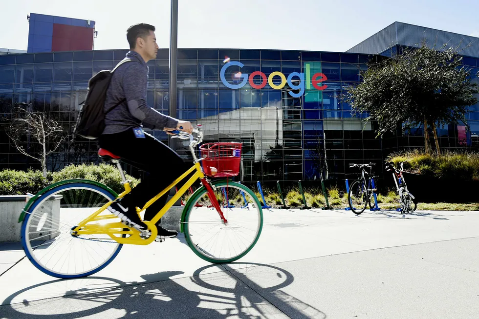 Dersom nye skatteregler i EU ble innført, ville norske myndigheter kunne sendt en betydelig høyere skatteregning til Googles hovedkvarter Googleplex i California. Foto: Michael Short/Bloomberg