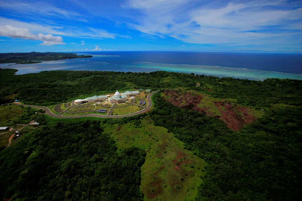 Øystaten Palau ber Australia gjøre mer for å stoppe klimaendringene. Palau består av mer enn 300 øyer.