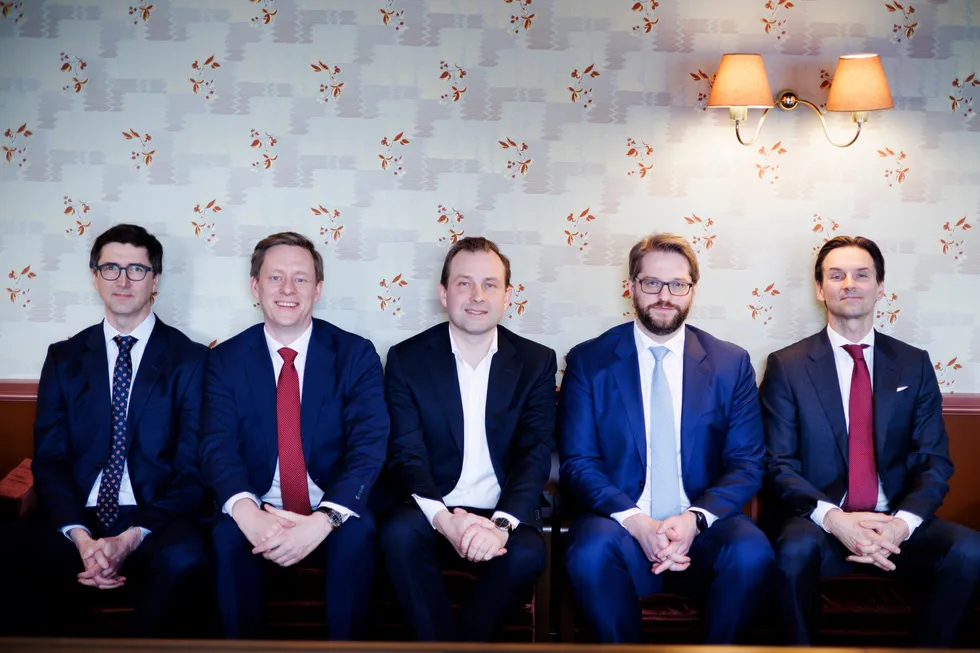  Martin Melbye, ABG (fra venstre), Roy Tilley, Arctic, Øyvind Mossige, Sparebank 1, Jørgen Lian og Stein Alexander Aukner, begge DNB Markets.