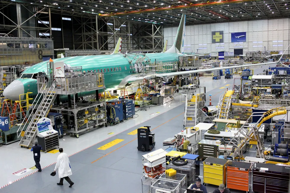 Norwegian blir første selskap i verden som tar i bruk de nye Boeing 737 MAX. På bildet er et «Max-fly» i produksjon i Boeings fabrikk i Renton i Washington. Foto: Matt Mills McKnight/Reuters/NTB scanpix