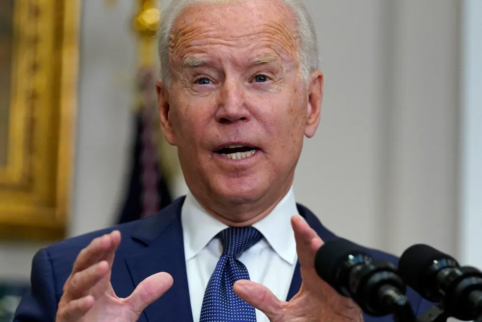 President Joe Biden forsøker å stagge kritikken mot Afghanistan-uttrekningen.