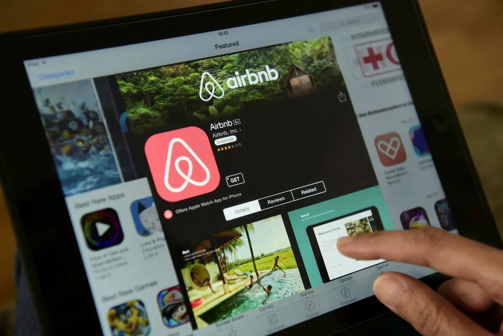 Airbnb er et av utleienettstedene som blir ilagt en bot på 5,5 millioner kroner av Barcelonas byråd for å ha markedsført husrom som ikke har fått tillatelse til å huse turister. Foto: JOHN MACDOUGALL