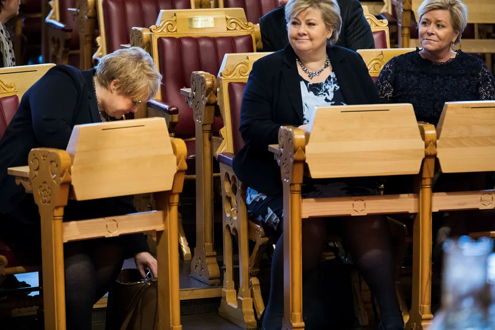 Hverken statsminister Erna Solberg eller Frp-leder Siv Jensen skal så langt ha bedt Sylvi Listhaug om å trekke seg. Til venstre sitter Venstre-leder Trine Skei Grande. Foto: Per Thrana