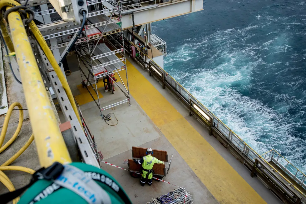 Den globale etterspørselen etter olje øker. Her fra Troll A-plattformen i Nordsjøen.