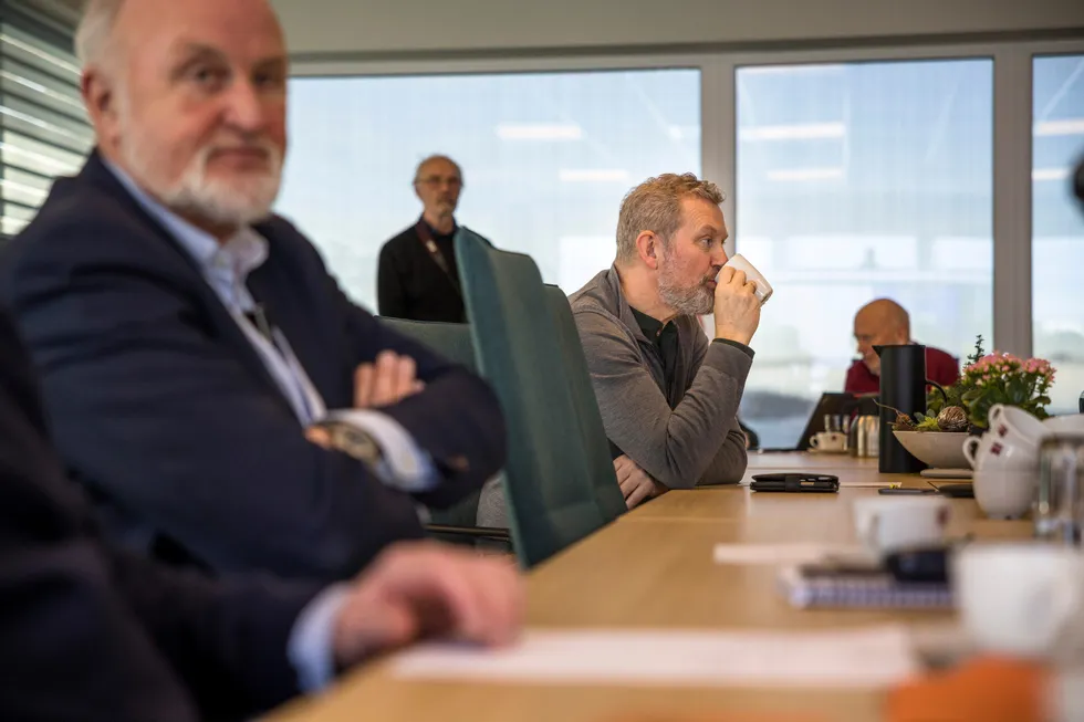 Ny styreleder i NTS Nils Martin Williksen (til vestre) og Roald Dolmen på NTS sin andre ekstraordinære generalforsamling, i februar 2022.