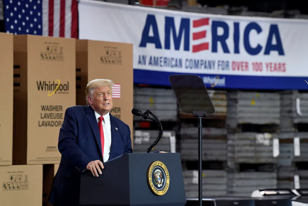 President Donald Trump kunngjorde gjeninnføring av toll på canadisk aluminium da han talte på et arrangement på en Whirlpool-fabrikk torsdag.
