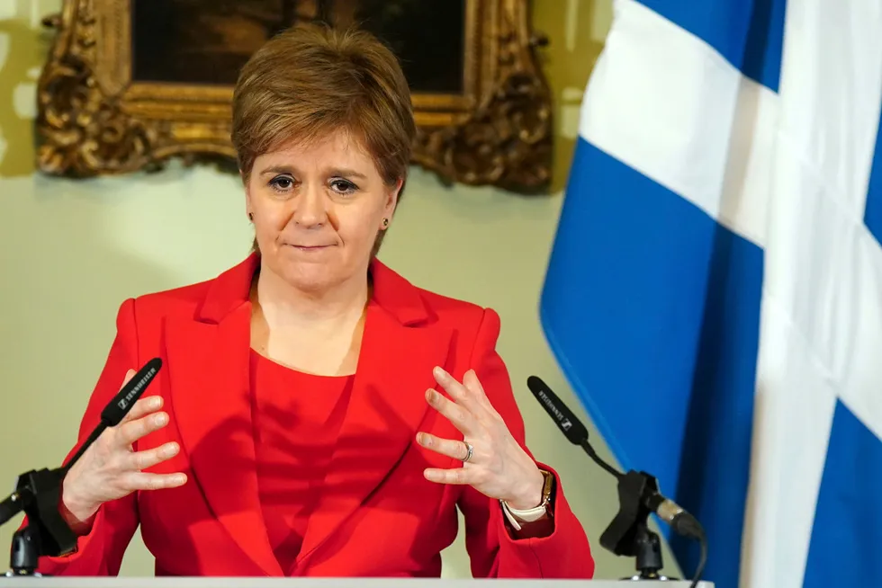 Den tidligere skotske førsteministeren Nicola Sturgeon ble søndag arrestert som en del av en etterforskning av økonomiske uregelmessigheter, ifølge politiet.