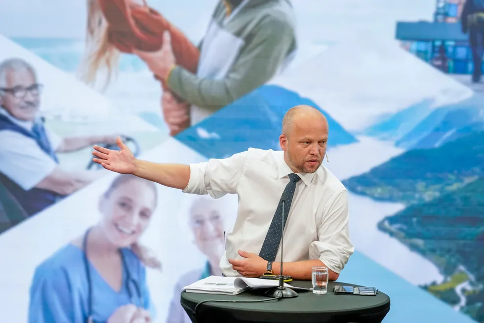 Finansminister Trygve Slagsvold Vedum (Sp) presenterte Perspektivmeldingen 2024 i august.