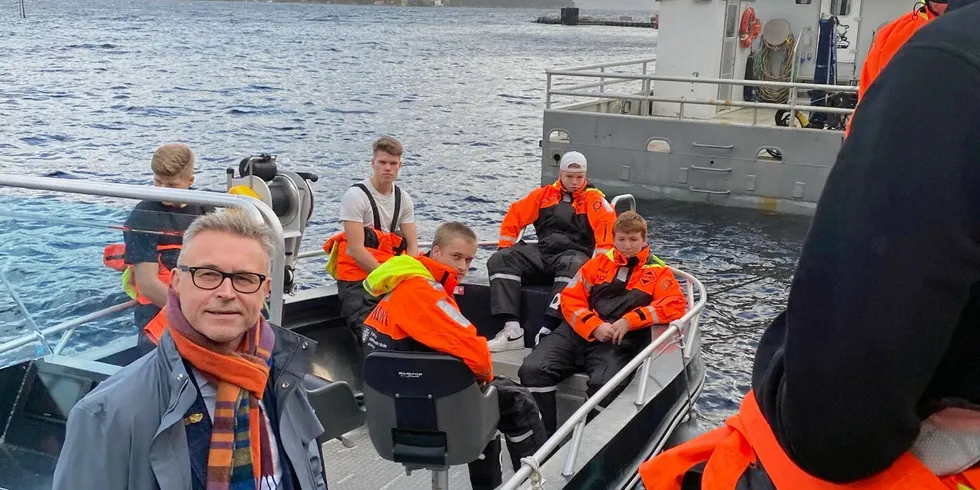 Havet gir grunnlag for alt liv på jorden og spiller en avgjørende rolle for hele vår eksistens, skriver fiskeri- og sjømatminister Odd Emil Ingebrigtsen. Her på besøk hos fiske- og fangstlinja i Flekkefjord.