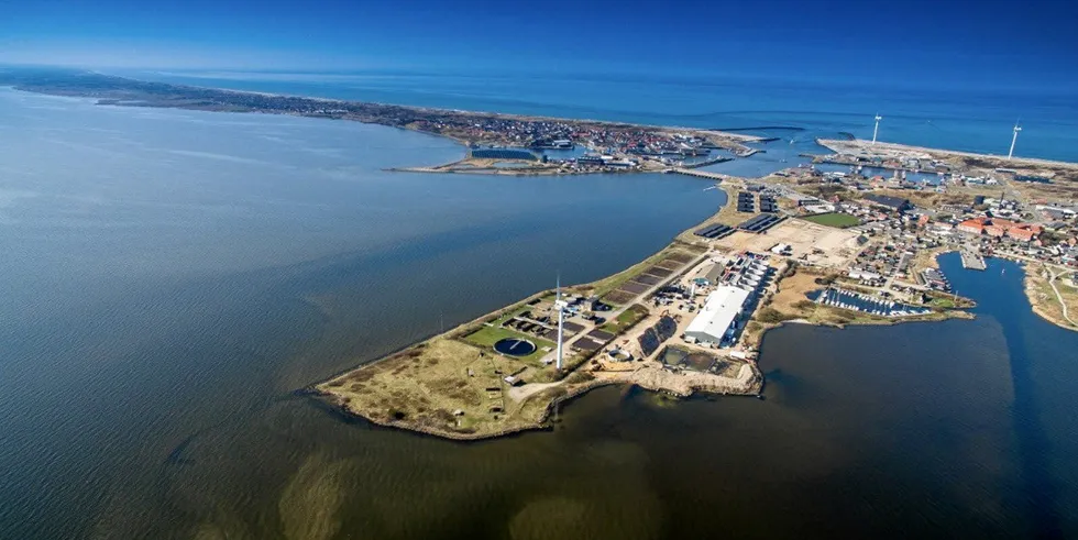 Atlantic Sapphires danske virksomhet ligger i Hvide Sande, en liten fiskeby på vestkysten av Jylland