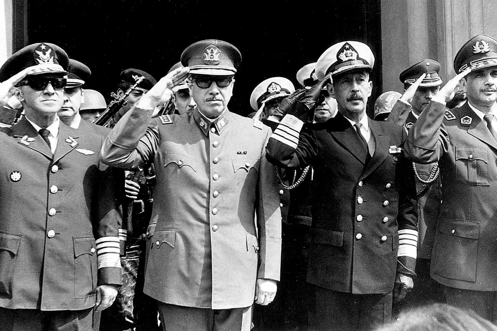 General Augusto Pinochet og andre juntamedlemmer i september 1973.