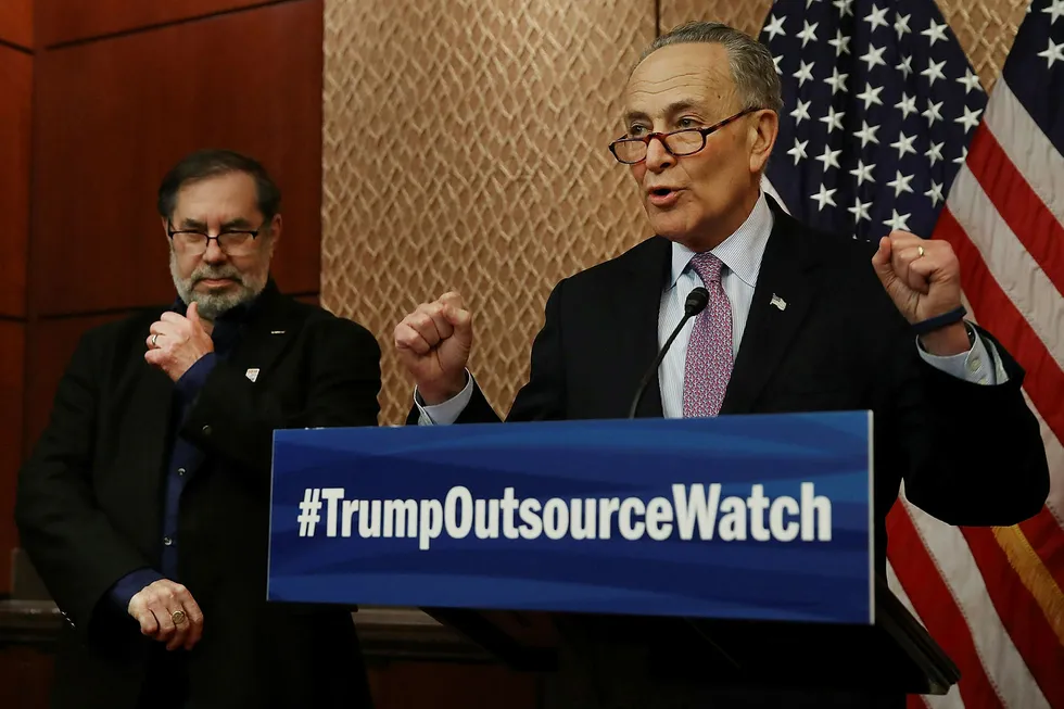 Senator Charles Schumer (Demokratene) er en av initiativtagerne til å nedsette en egen komité som skal granske hackingen som Russland beskyldes for i forbindelse med valget. Foto: Mark Wilson/Getty Images/AFP/NTB scanpix