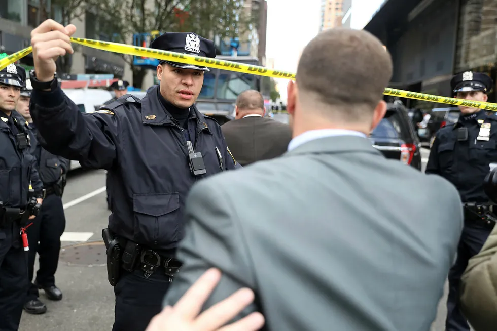 Time Warner-bygningen i New York, som huser blant annet CNN, evakueres onsdag ettermiddag etter funn av det som kan være en bombe.