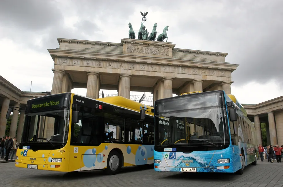 Hydrogen buses at the Brandenburg gate, Berlin.
