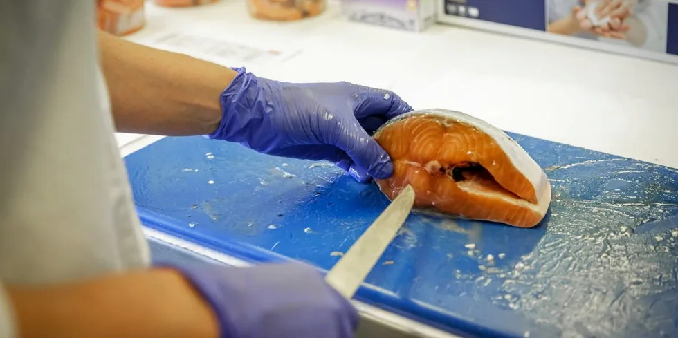 Ifølge Havforskningsinstituttet er én av utfordringene med listeria-bakterien at den formerer seg lett.