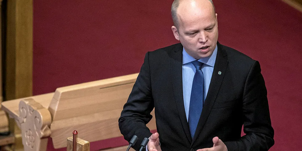 DEBATT: Seterpartiets leder Trygve Slagsvold Vedum mener debatten om et fremtidig kvotesystem for fiskeflåten er så viktig at de parlamentariske lederne bør være til stede og delta i debatten i Stortinget.