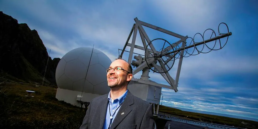 SKYTER: Daglig leder Gunnar J. Olsen i Andøya Test Center på Andenes sier de skyter om natta og på andre felt for å komme i minst mulig konflikt med blåkveitefiske.Foto: Marius Fiskum, DN